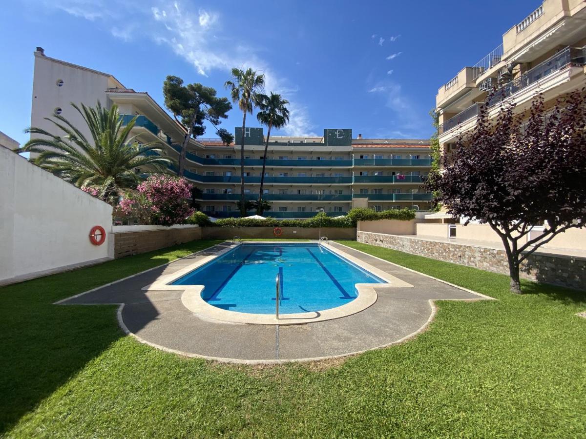 R123 Apartamento En La Planta Baja Con Piscina Cerca De La Playa Calafell Exterior photo